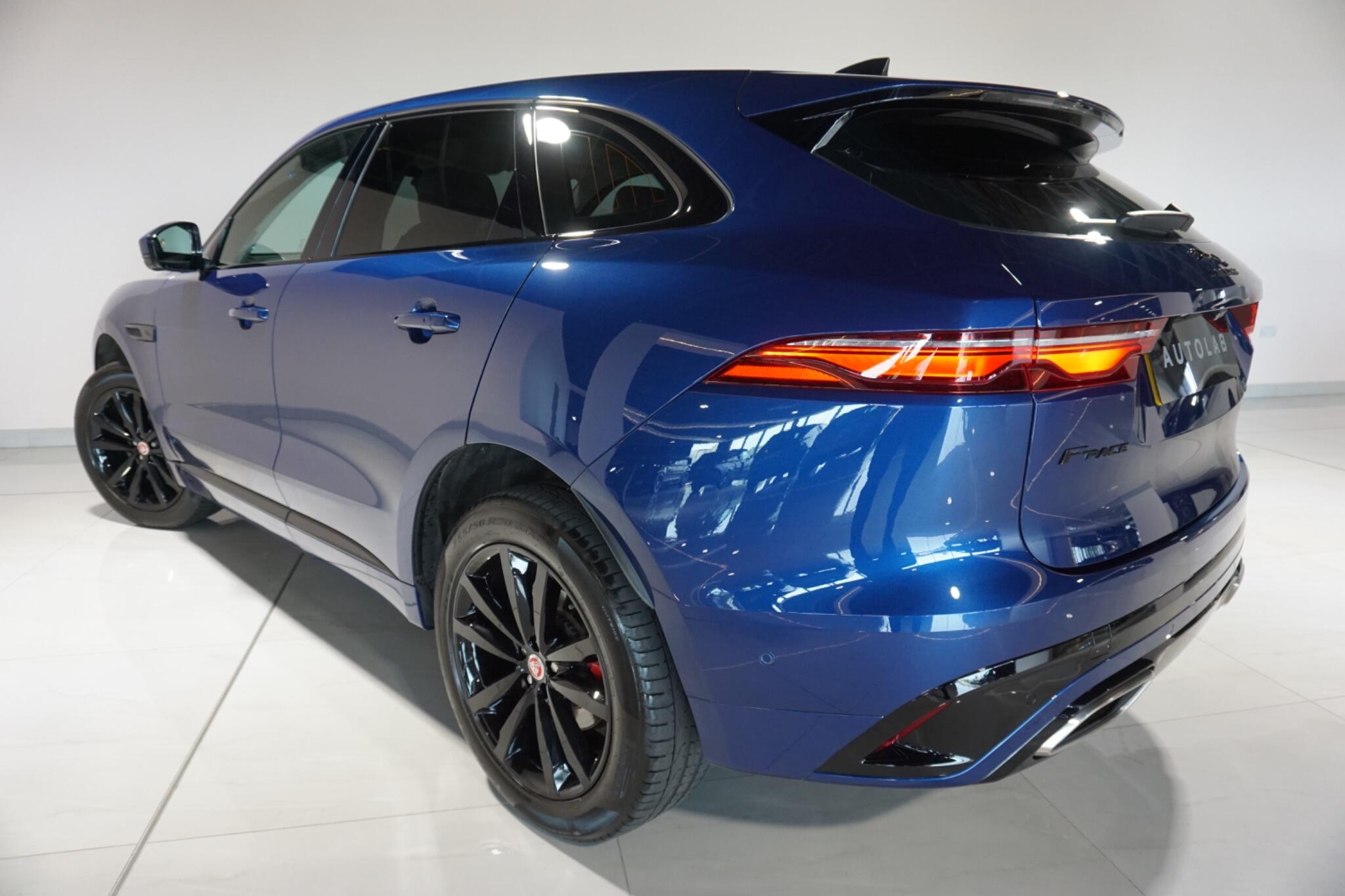 Jaguar F-PACE 3.0 D300 MHEV R-Dynamic SE SUV 5dr Diesel Auto AWD Euro 6 (s/s) (300 ps)